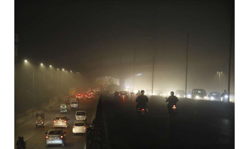 在印度，污染的空气对病毒患者的麻烦
