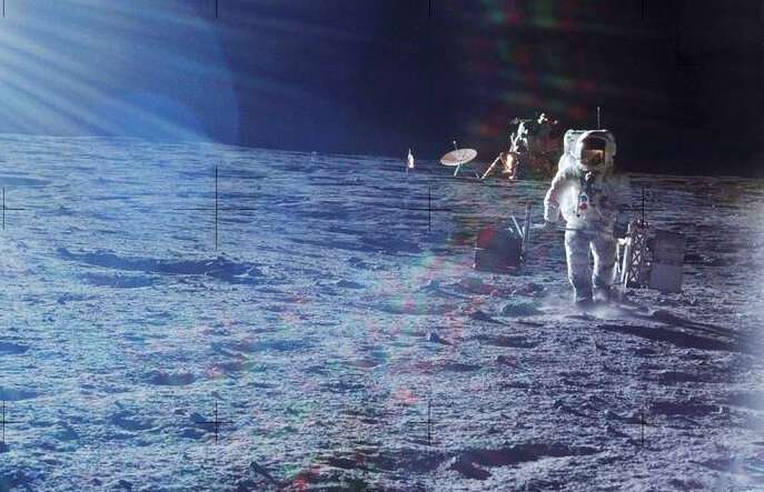 Moonquakes and marsquakes: How we peer inside other worlds