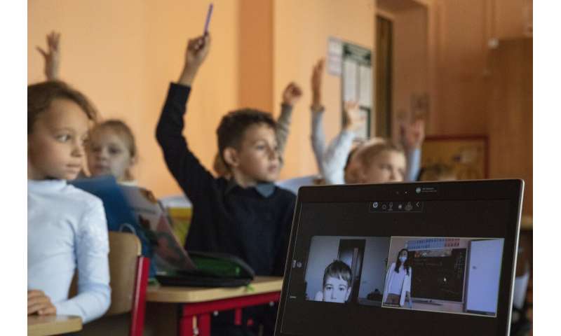 Russian Schools Open With Classroom Cafeteria Precautions 