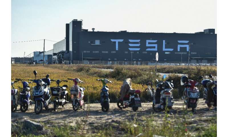 Tesla ha affermato che il nuovo stabilimento multimiliardario di Shanghai produce più di 1.000 veicoli a settimana