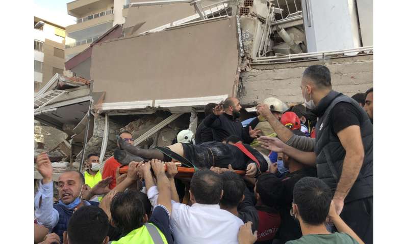 Quake strikes Turkish coast and Greek island, killing 14