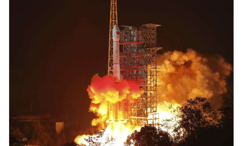 Chinese moon probe begins return to Earth with lunar samples