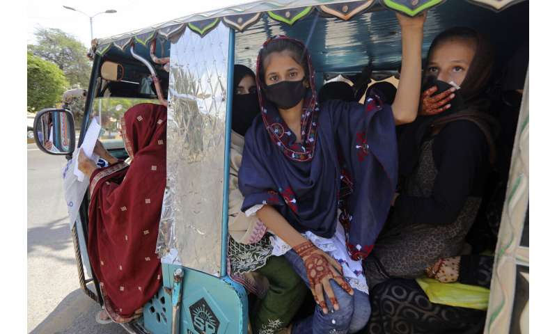 Pakistan halts domestic passenger flights over new virus