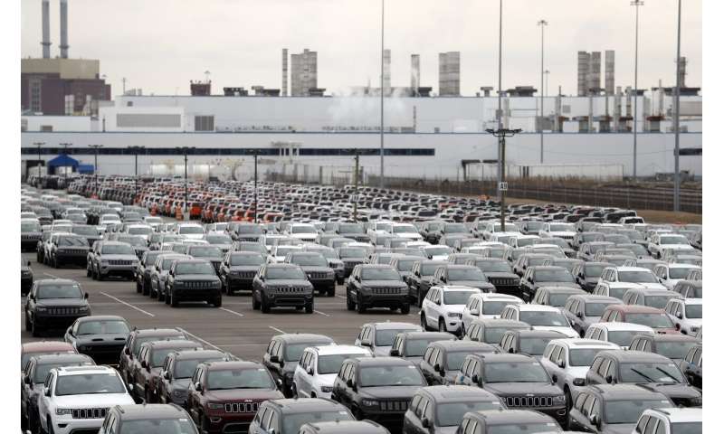 US auto factories likely to stay closed another 2 weeks