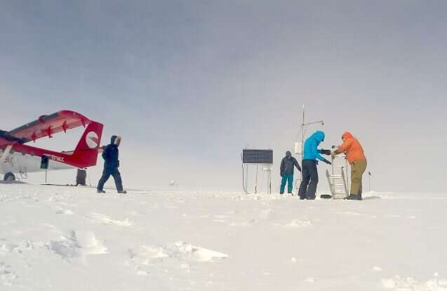 Το φύλλο πάγου της Γροιλανδίας έφτασε στο σημείο ανατροπής πριν από 20 χρόνια, σύμφωνα με νέα μελέτη