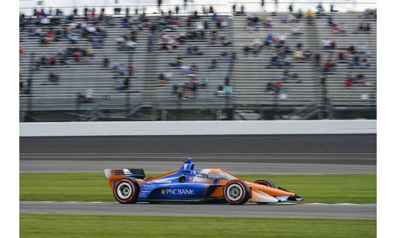 IndyCar extends deal with manufacturers, delays new engine