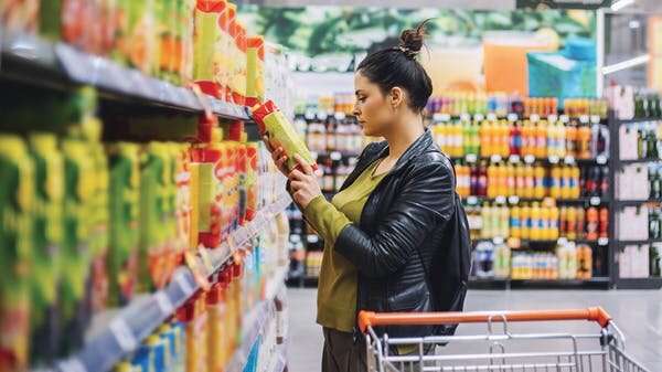 超市声称关心我们的健康。但他们的营销策略是推销垃圾食品