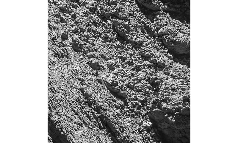4.5-bil­lion-year-old ice on comet "fluffi­er than cap­puc­ci­no froth"