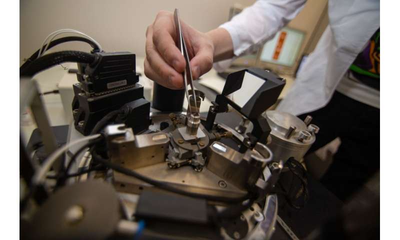 Wetenschappers van FEFU leggen uit hoe cijfergegevens in magnetische skyrmions kunnen worden opgeslagen.