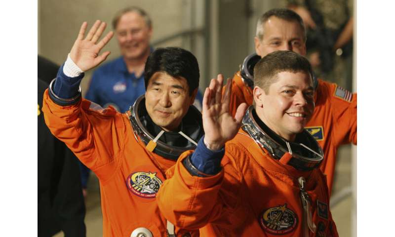 NASA's newest test pilots are veteran astronauts, friends