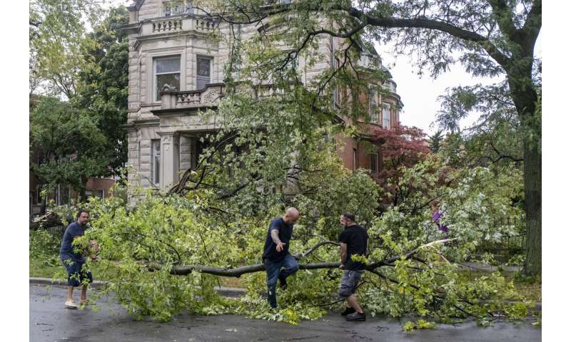 Powerful storm leaves 1 dead, heavy crop damage in Midwest