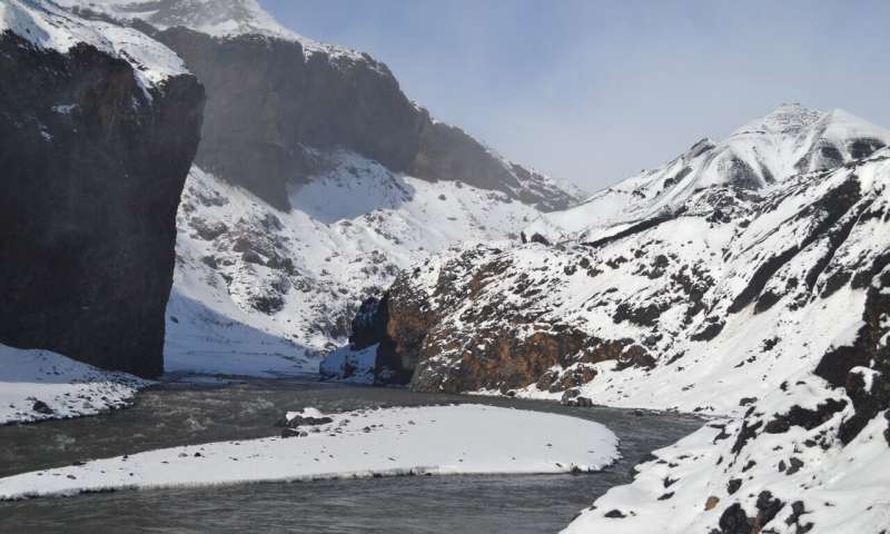 Researchers find hydrogen-supported life beneath glaciers