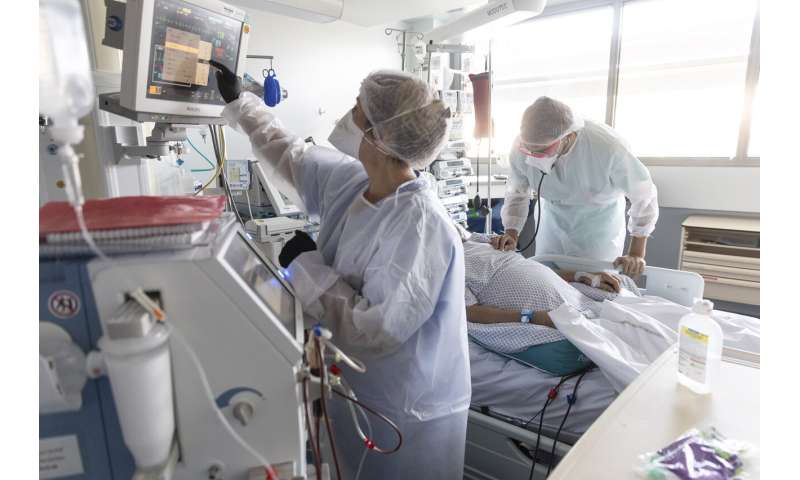 As virus fills French ICUs anew, doctors ask what went wrong