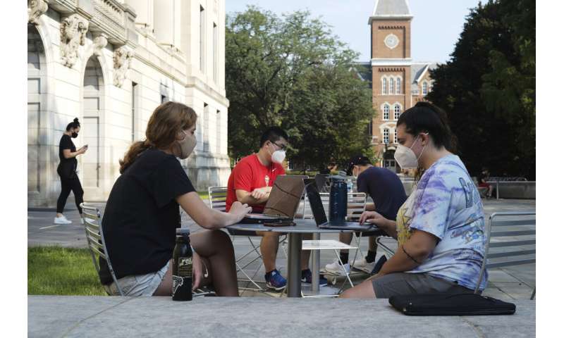 Pandemic pushes steep drop in foreign college students