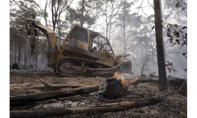 Australia turns from defense to offense in wildfire battle