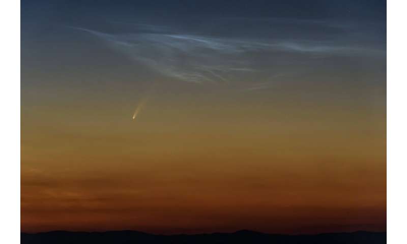 Comet streaking past Earth, providing spectacular show
