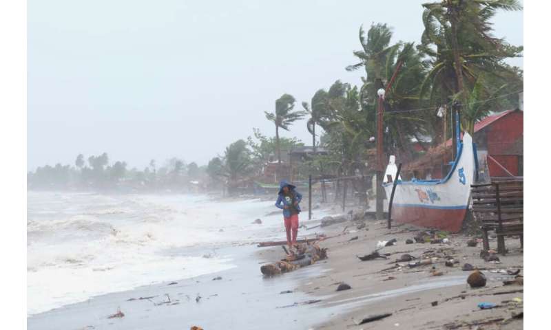 Super typhoon batters Philippines; 1 million in shelters
