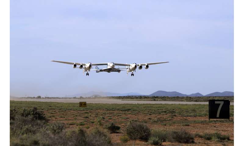 Virgin Galactic completes first glide flight in New Mexico