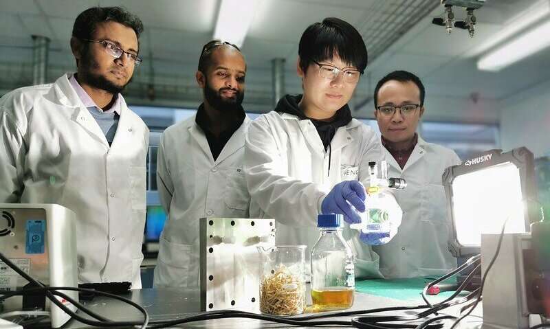 A more profitable and eco-friendly method for turning biomass into biochemicals and green hydrogen