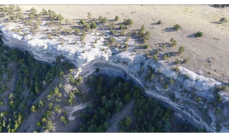 Ancient flooding formed, left behind boulders in Wildcat Ridge