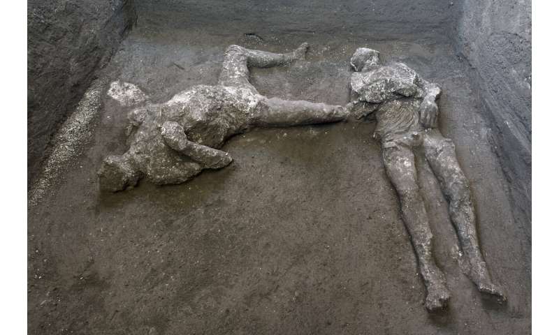 Bodies of man and his slave unearthed from ashes at Pompeii -Extremo Mundial