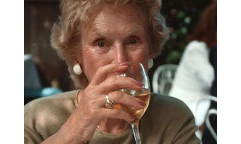 Low-to-moderate drinking may protect cognition during aging