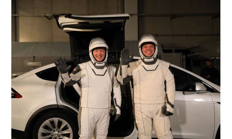 No astrovans for SpaceX, crews riding to rockets in Teslas