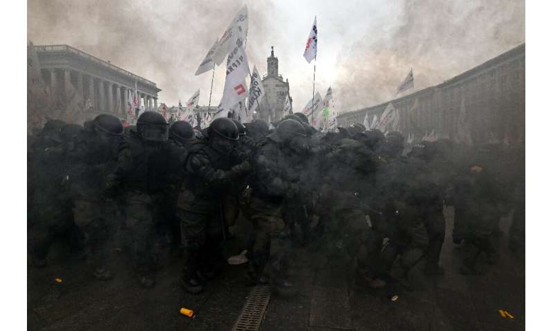 在基辅，警察与抗议者发生冲突