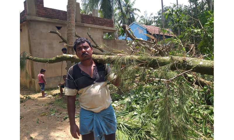 Recovery begins after storm ravages Indian, Bangladesh coast