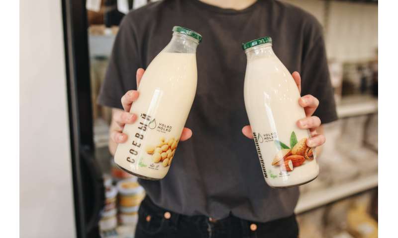 Soy, oat, almond, rice, coconut, dairy: Which milk is best for our health? - Medical Xpress