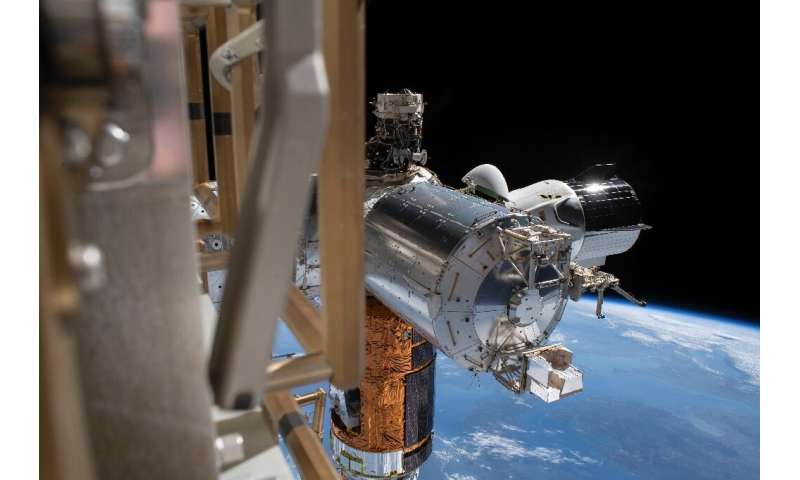 Le Crew Dragon de SpaceX est vu amarré à la Station spatiale internationale