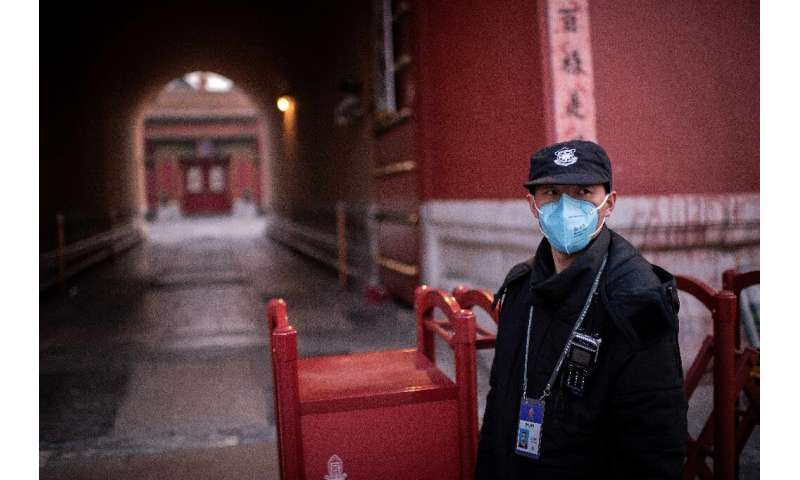 尽管有严格的旅行限制和人们戴口罩的情况下，病毒仍在中国各地蔓延
