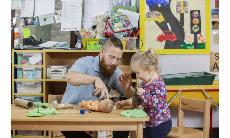 UK early years sector needs new strategy to recruit and support male staff, says study