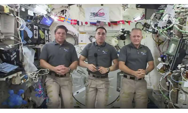 US astronauts pack up for rare splashdown in SpaceX capsule - Phys.org