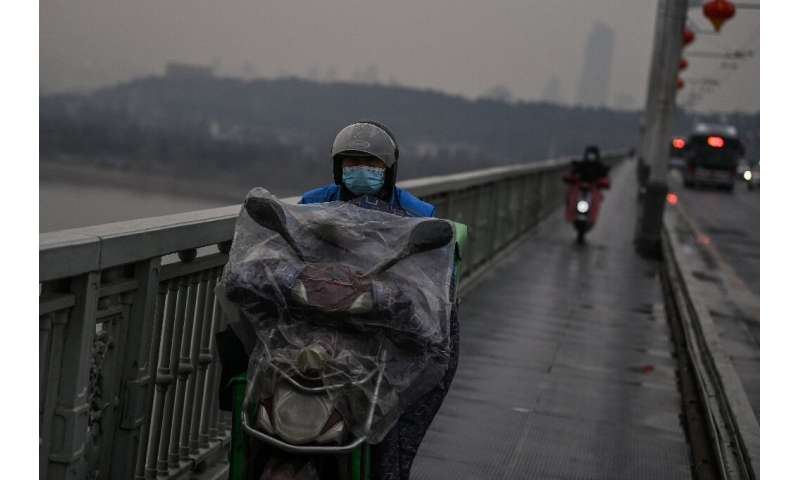 随着发现两例与英国病毒变体有关的新冠肺炎病例，北京160万居民被禁止离开