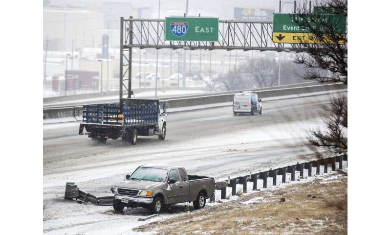 Storm threatens Midwest with heavy snow, travel disruptions