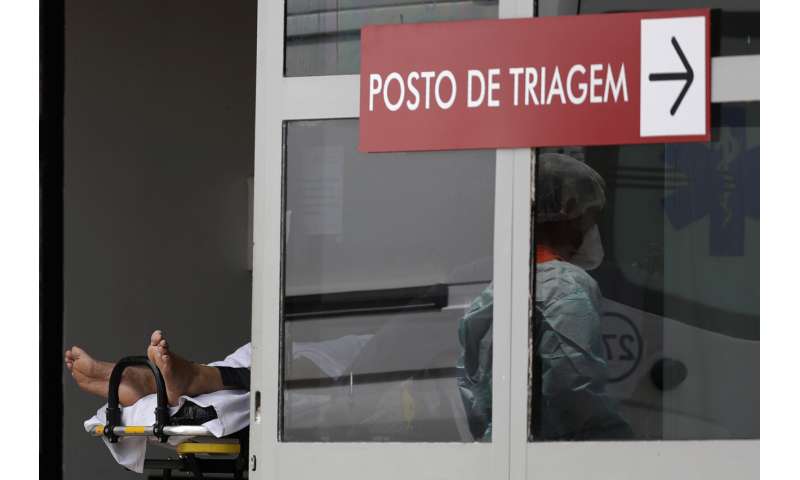 作为每日死亡，在4,000附近，最差可能会在巴西领先地位