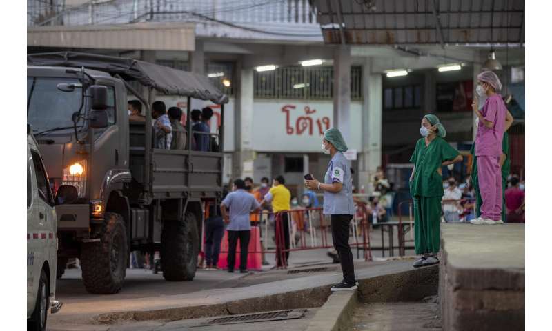 泰国争先恐后地遏制爆发，安全疫苗