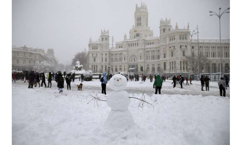 Unusual snow kills 4, brings much of Spain to a standstill