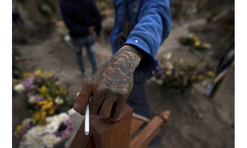 Mexico tops 200,000 COVID-19 deaths, but real toll is higher