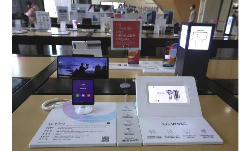 SKorea's LG to exit loss-making mobile phone business