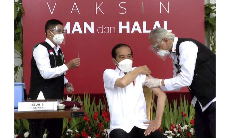 印尼总统开始大规模接种新冠病毒疫苗