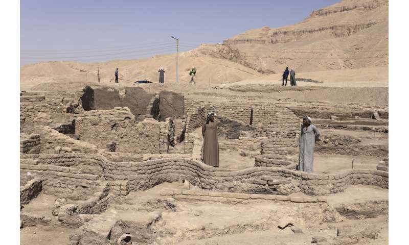 Famed Egyptian archaeologist reveals details of ancient city
