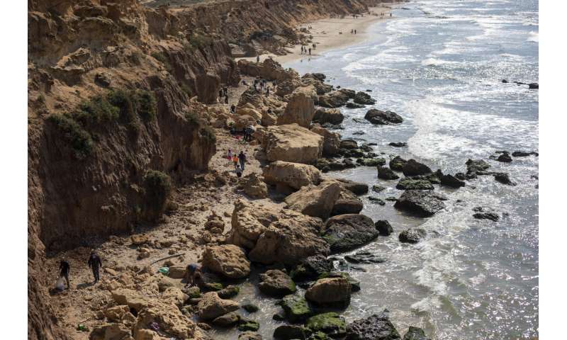 Israel shuts Mediterranean shore after oil devastates coast