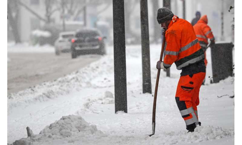 Snow, ice disrupt transport in central, northern Europe
