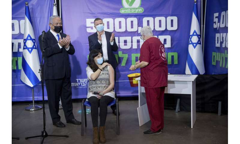 以色列庆祝第500万次冠状病毒疫苗接种