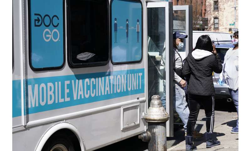 纽约人30岁及以上都可以在周二获得Covid-19疫苗