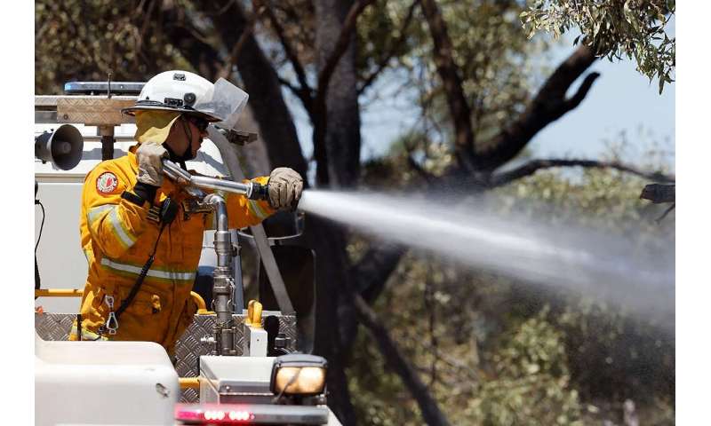 Australian firefighters are battling an out-of-control bushfire that is threatening lives and homes in Perth