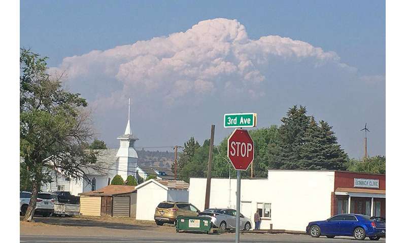 Erratic Oregon wildfire destroys dozens of homes, expands