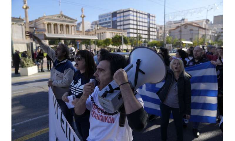 Greece approves mandatory vaccination for those aged over 60